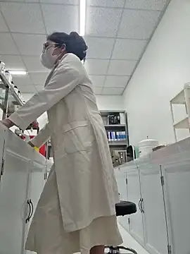 HinaLovely online show from March 17, 2026, 9:23 am