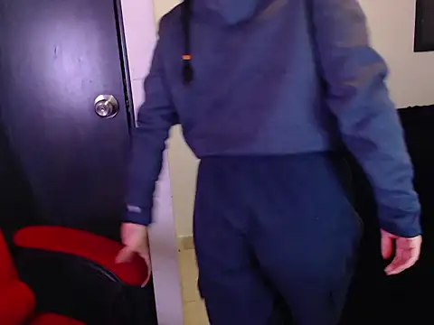 Snapshot of Vannessa__Shy chatting on October 19, 2025, 12:35 am Vannessa Shy online show from October 19, 2025, 12:35 am