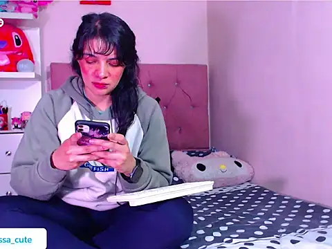 Snapshot of Vannessa__Shy chatting on November 25, 2025, 11:37 pm Vannessa Shy online show from November 25, 2025, 11:37 pm