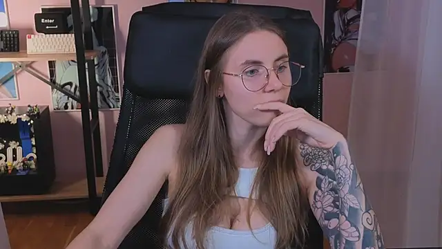  AnnaStark  online show from September 20, 2025, 7:19 pm