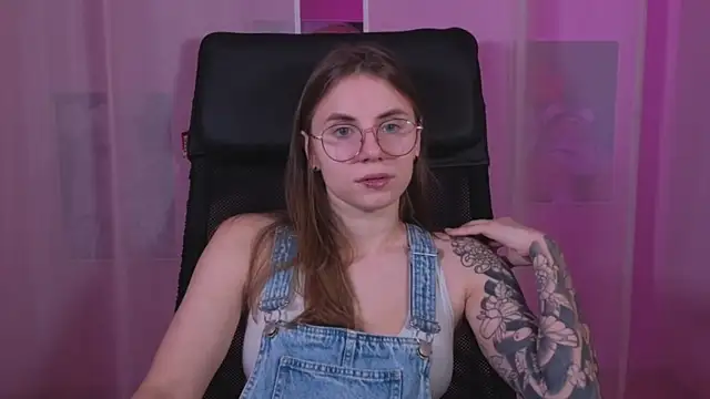  AnnaStark  online show from March 15, 2025, 8:32 pm