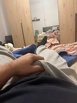 Snapshot of alex21017 chatting on February 5, 2025, 10:55 pm alex21017 online show from February 5, 2025, 10:55 pm