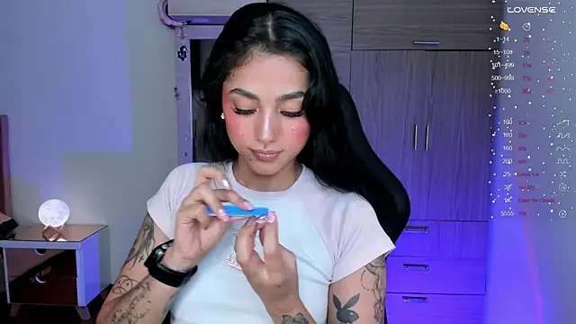 Snapshot of Lizzie_corner_v chatting on April 11, 2026, 12:18 am Lizzie corner v online show from April 11, 2026, 12:18 am