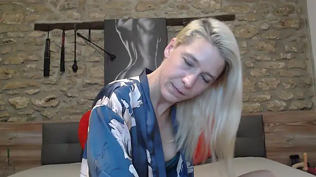 Snapshot of Naschkatze01 chatting on December 17, 2025, 10:31 am Naschkatze01 online show from December 17, 2025, 10:31 am