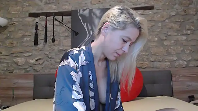 Snapshot of Naschkatze01 chatting on December 23, 2025, 8:13 am Naschkatze01 online show from December 23, 2025, 8:13 am