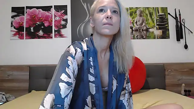 Naschkatze01 online show from November 14, 2025, 7:23 am