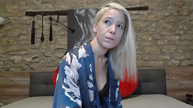 Snapshot of Naschkatze01 chatting on December 3, 2025, 7:52 am Naschkatze01 online show from December 3, 2025, 7:52 am