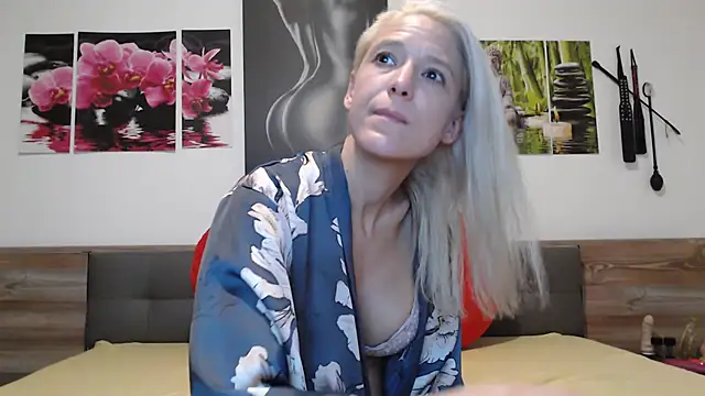 Naschkatze01 online show from November 14, 2025, 7:28 pm