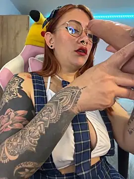 Luna Paris  online show from October 18, 2025, 9:28 pm