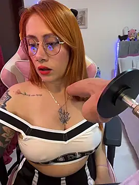 Luna Paris  online show from May 19, 2026, 4:03 pm