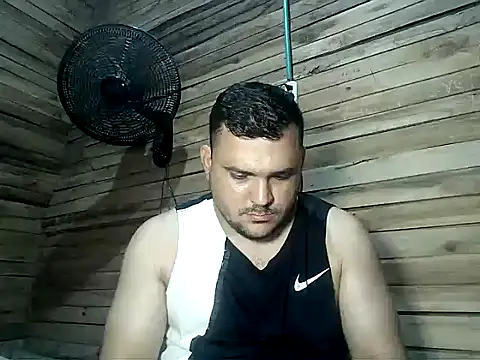 Arcangel 05 online show from April 14, 2026, 1:32 am