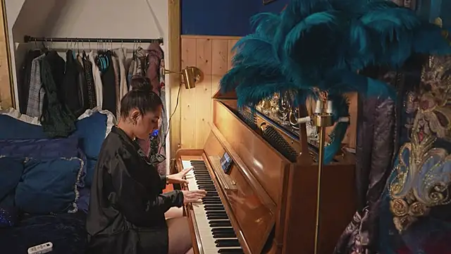 Snapshot of VanessaDoyle chatting on March 8, 2026, 6:11 pm VanessaDoyle online show from March 8, 2026, 6:11 pm