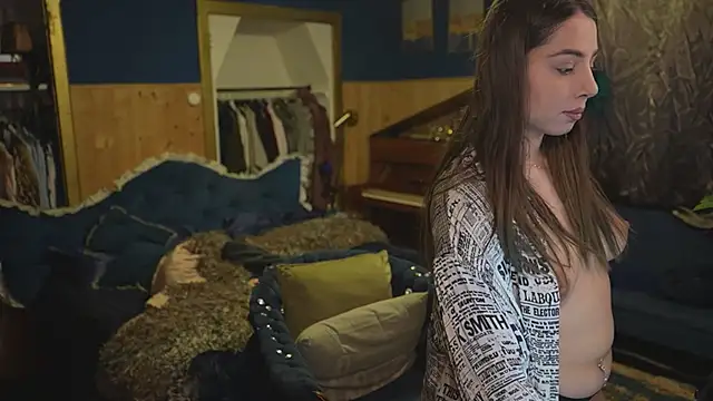 Snapshot of VanessaDoyle chatting on April 2, 2026, 1:51 pm VanessaDoyle online show from April 2, 2026, 1:51 pm