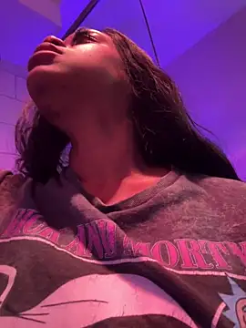 Snapshot of Tikalalin chatting on March 23, 2025, 3:43 am Tikalalin online show from March 23, 2025, 3:43 am