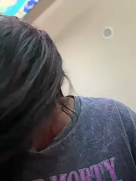 Snapshot of Tikalalin chatting on November 3, 2025, 3:48 pm Tikalalin online show from November 3, 2025, 3:48 pm