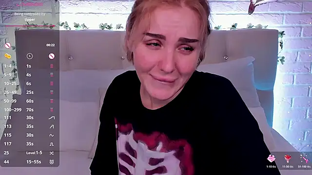 LianaFord online show from November 3, 2025, 9:18 pm