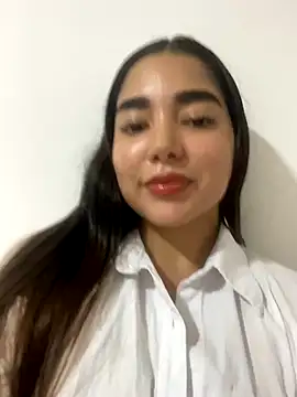 Snapshot of DulceChloe99 chatting on January 7, 2026, 1:21 am DulceChloe99 online show from January 7, 2026, 1:21 am