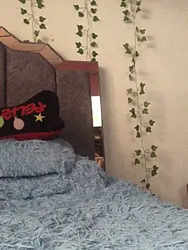 Snapshot of DulceChloe99 chatting on December 5, 2024, 7:44 pm DulceChloe99 online show from December 5, 2024, 7:44 pm