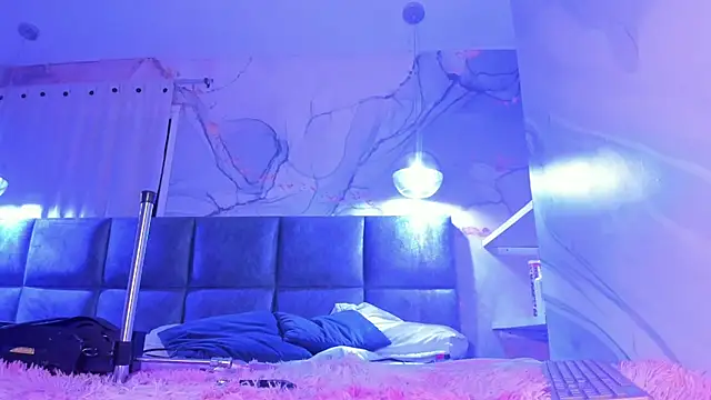 AntonellaRossi online show from December 13, 2025, 8:04 pm