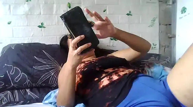 Snapshot of Silly_Girl21 chatting on March 17, 2025, 12:53 am Silly Girl21 online show from March 17, 2025, 12:53 am