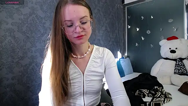 KateJonson online show from April 10, 2026, 6:42 am