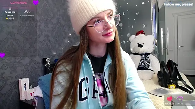 KateJonson online show from January 12, 2026, 2:24 pm