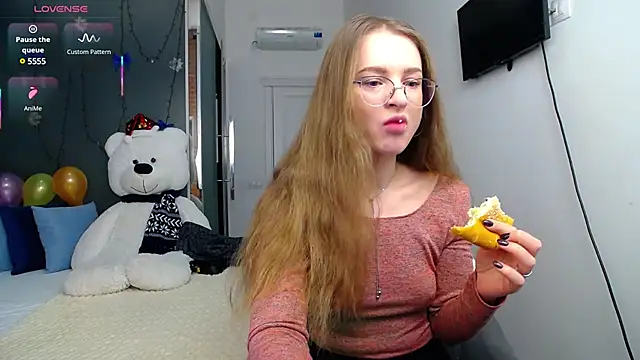 Snapshot of KateJonson chatting on February 14, 2025, 8:21 am KateJonson online show from February 14, 2025, 8:21 am