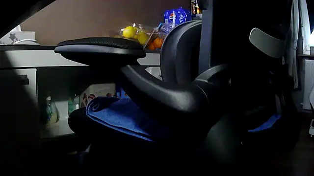 suedel65 online show from December 18, 2025, 4:06 am