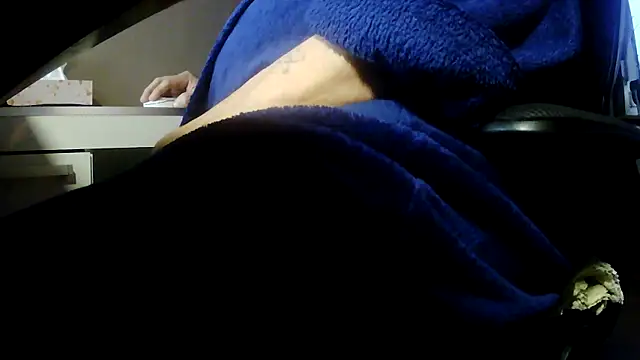 Snapshot of suedel65 chatting on April 6, 2026, 4:46 am suedel65 online show from April 6, 2026, 4:46 am