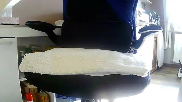 Snapshot of suedel65 chatting on April 2, 2026, 2:46 pm suedel65 online show from April 2, 2026, 2:46 pm