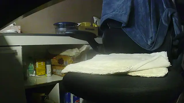 Snapshot of suedel65 chatting on April 1, 2026, 2:13 am suedel65 online show from April 1, 2026, 2:13 am