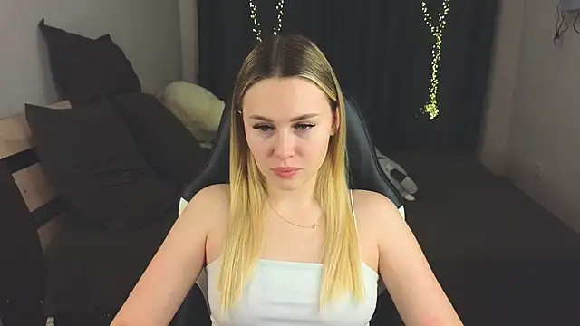 Snapshot of Alenca_hot_sex chatting on January 23, 2025, 4:26 pm Alenca hot sex online show from January 23, 2025, 4:26 pm
