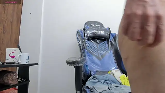 Snapshot of Cleopatra_Trans chatting on October 17, 2025, 7:04 pm Cleopatra Trans online show from October 17, 2025, 7:04 pm