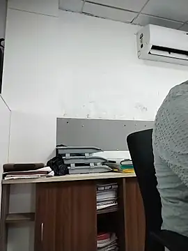 Desi Londa 143 online show from May 30, 2026, 5:36 am