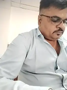 Desi Londa 143 online show from May 21, 2026, 3:42 pm