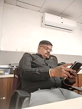 Desi Londa 143 online show from December 3, 2025, 4:46 am