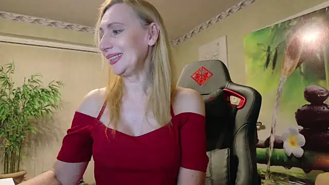 Snapshot of HotLana69 chatting on April 9, 2026, 6:47 pm HotLana69 online show from April 9, 2026, 6:47 pm