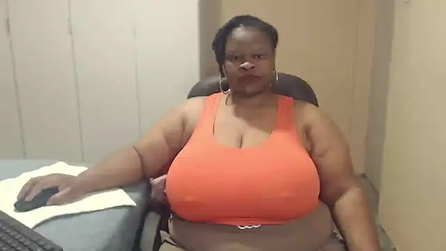 Snapshot of sweetnoziexx chatting on September 17, 2025, 5:31 am sweetnoziexx online show from September 17, 2025, 5:31 am