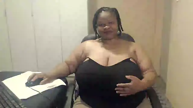 Snapshot of sweetnoziexx chatting on October 4, 2025, 4:36 am sweetnoziexx online show from October 4, 2025, 4:36 am