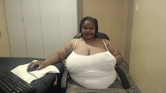 Snapshot of sweetnoziexx chatting on October 5, 2025, 3:47 pm sweetnoziexx online show from October 5, 2025, 3:47 pm