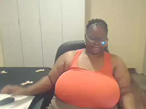 Snapshot of sweetnoziexx chatting on March 14, 2025, 11:12 am sweetnoziexx online show from March 14, 2025, 11:12 am