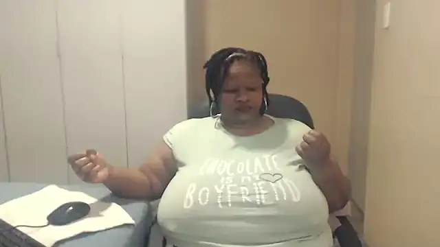 Snapshot of sweetnoziexx chatting on September 28, 2025, 3:13 am sweetnoziexx online show from September 28, 2025, 3:13 am