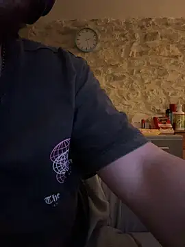yann2392 online show from May 3, 2026, 6:33 pm