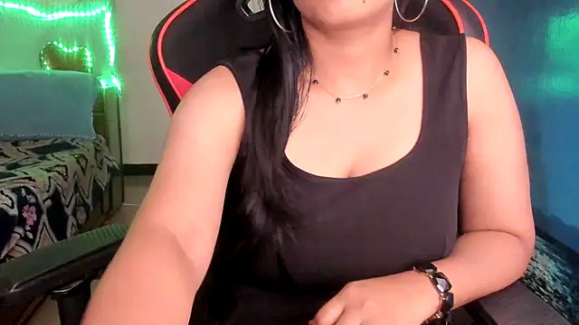 Snapshot of South_indian_tickly chatting on June 6, 2026, 6:46 pm South indian tickly online show from June 6, 2026, 6:46 pm