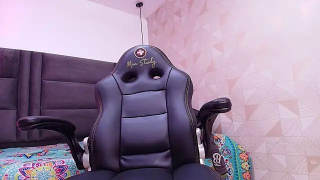 arletmss online show from October 7, 2025, 3:07 am