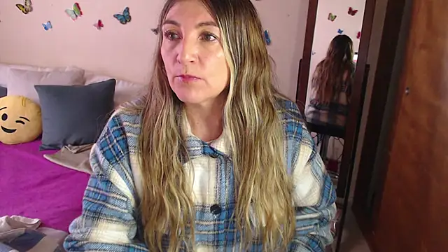 Snapshot of Jolie-Mature chatting on March 8, 2025, 10:24 pm Jolie-Mature online show from March 8, 2025, 10:24 pm