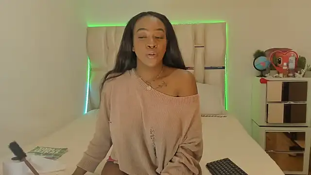 Snapshot of viioolleettaa chatting on December 22, 2024, 6:17 am viioolleettaa online show from December 22, 2024, 6:17 am