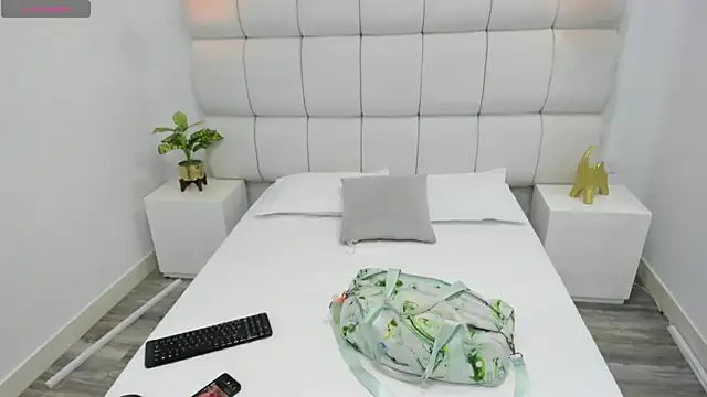 Snapshot of DanielleEvans_ chatting on October 5, 2025, 11:23 am DanielleEvans online show from October 5, 2025, 11:23 am