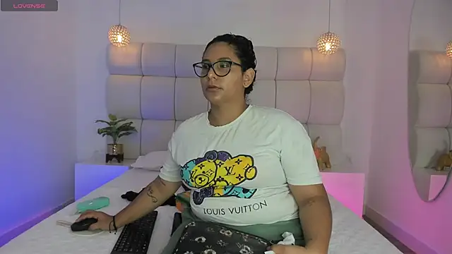 Snapshot of DanielleEvans_ chatting on October 8, 2025, 11:34 am DanielleEvans online show from October 8, 2025, 11:34 am