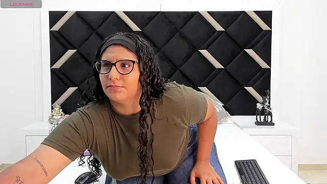 Snapshot of DanielleEvans_ chatting on March 1, 2025, 11:17 am DanielleEvans online show from March 1, 2025, 11:17 am